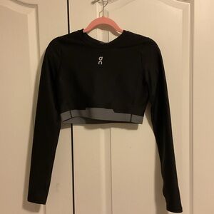 On Running Women's Black and Gray Crop Top